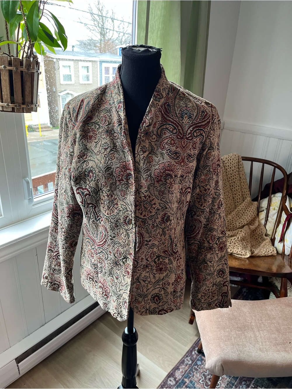 Vintage Paisley Printed Lightweight Jacket - Cream & Red Tones